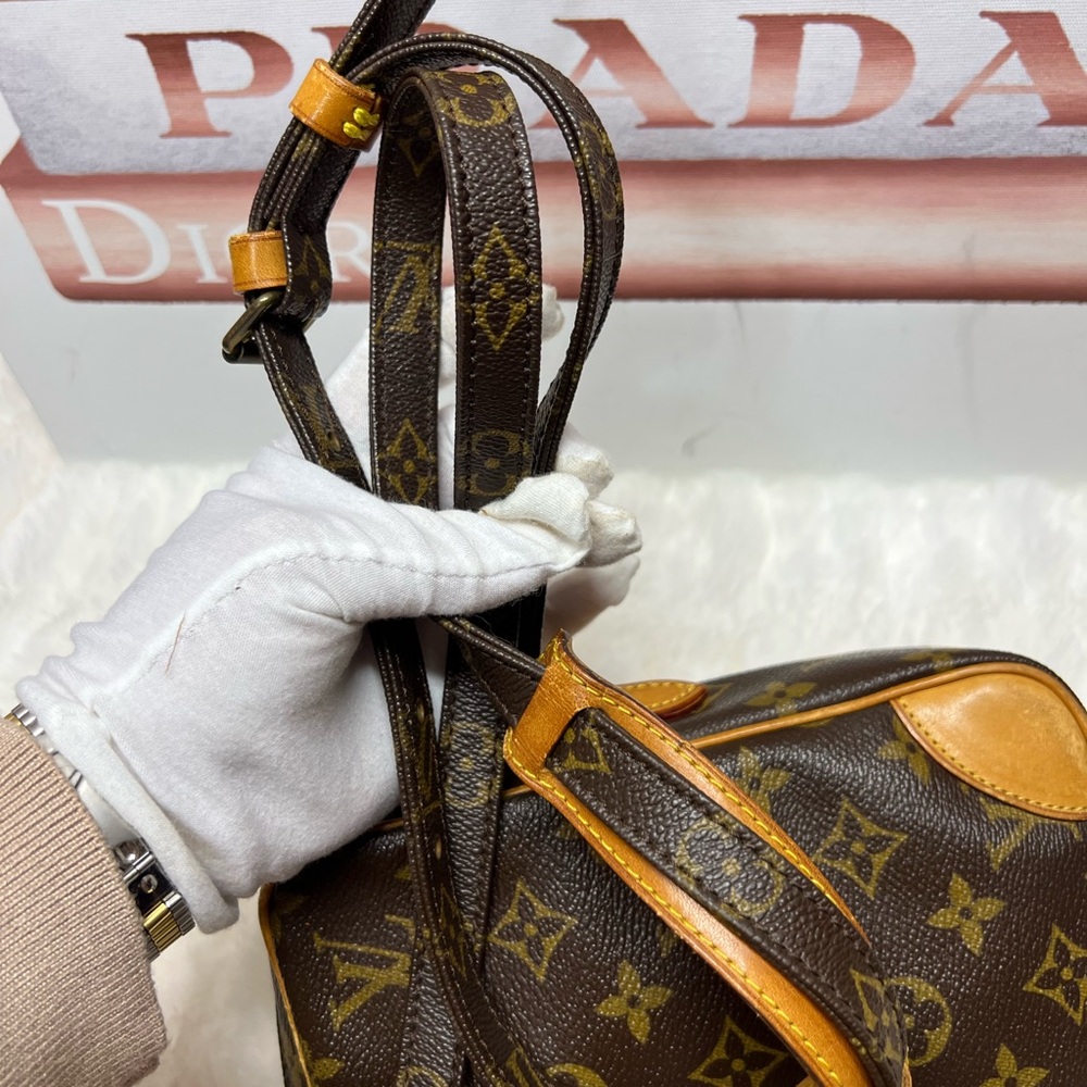 Authentic Vintage Louis Vuitton Monogram Crossbody Bag - Picture 12 of 12